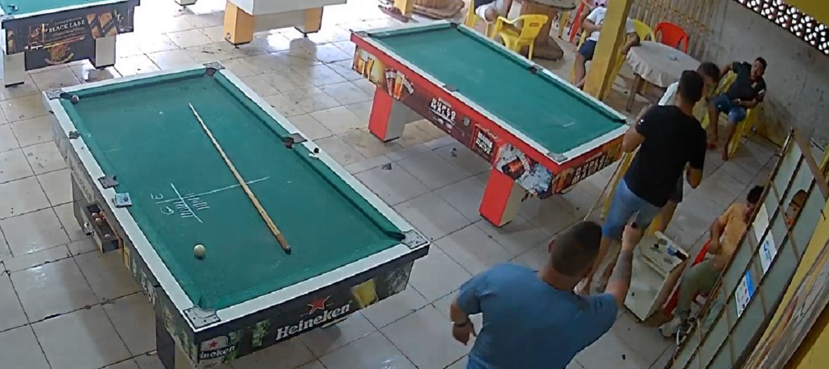 Dupla de homens mata sete pessoas após perder jogo de snooker num