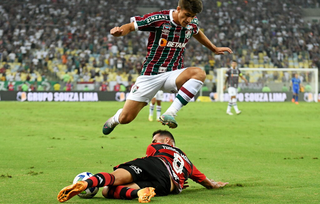 Mesmo com um a menos, Fluminense segura empate com o Flamengo