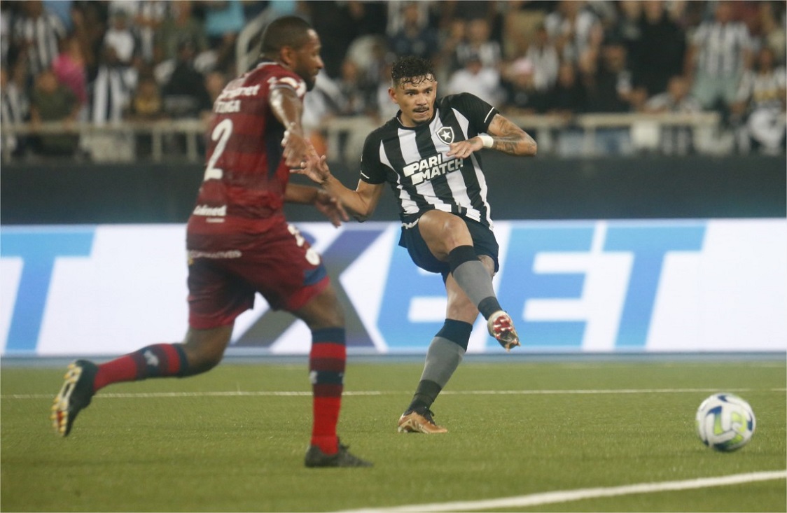 Brasileirão: com gols de Tiquinho Soares, Botafogo bate Fortaleza e segue  líder