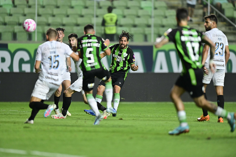 Corinthians acerta o empréstimo de Danilo Avelar ao América-MG