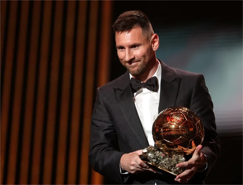 Mbappé desbanca Messi e é eleito melhor do mundo pela Globe Soccer