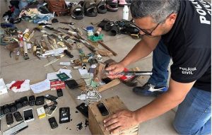 Delegado destrói celulares apreendidos no interior de Mato Grosso
